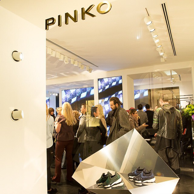 Pinko ShinebabyShine display//Milano - Parigi